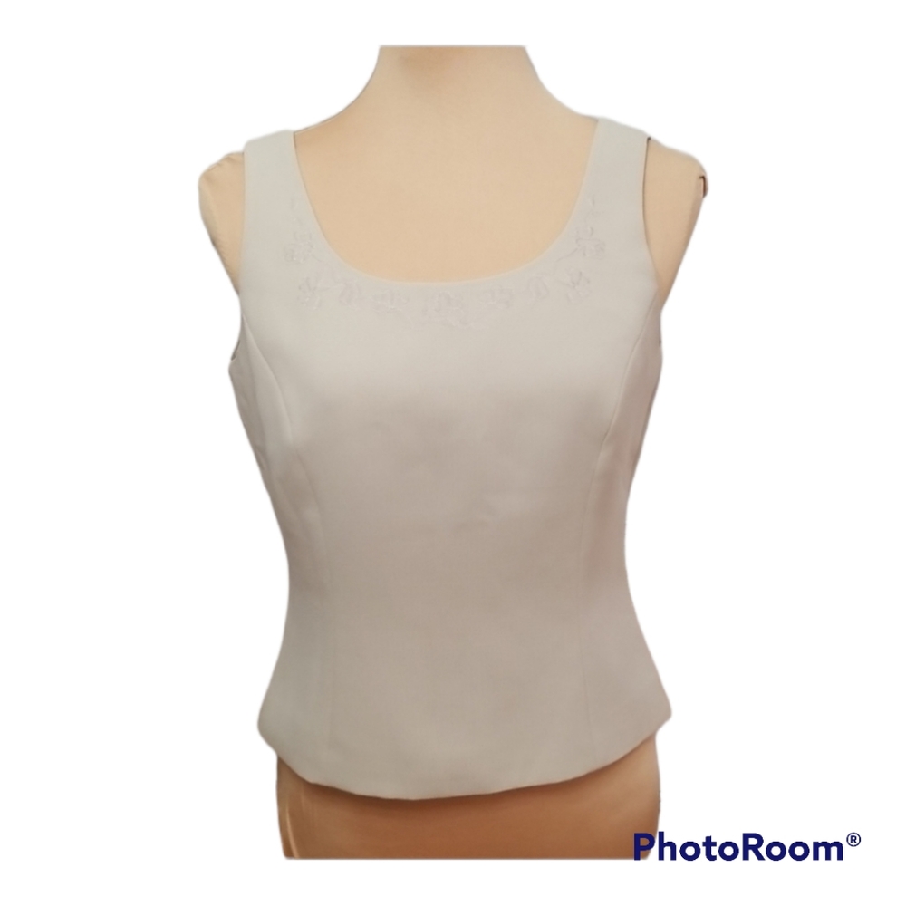 Sleeveless top, size 6P